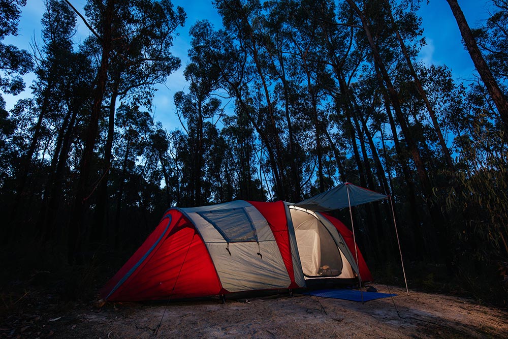 Camping common in Australia, legal to camp anywhere, campsite costs?